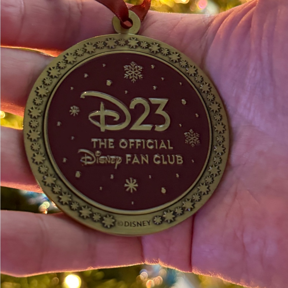 Disney D23 Exclusive Home Alone 35th Anniversary Ornament - Picture 4 of 7